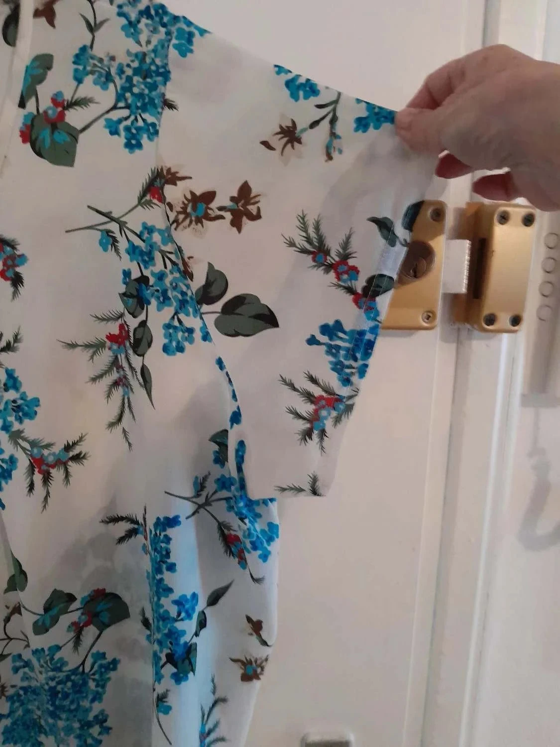 Blusa branca com flores, (turquesa) tamanho 54/56, mangas curtas – photo 4